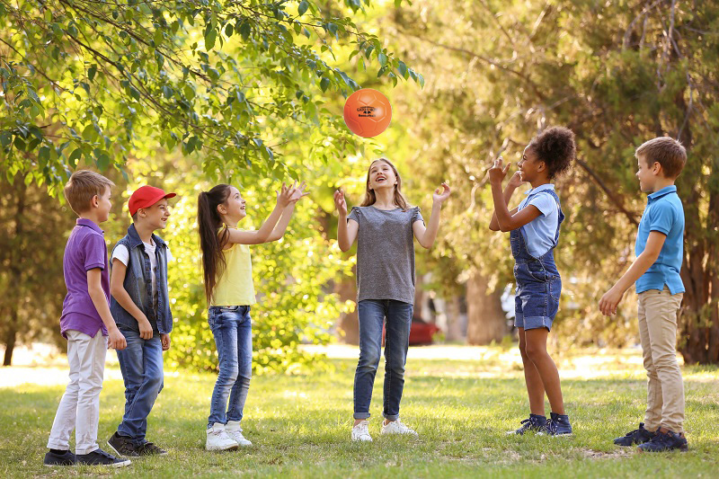 Týmové hry a teambuilding akce: Klíč k úspěšnému a silnému týmu